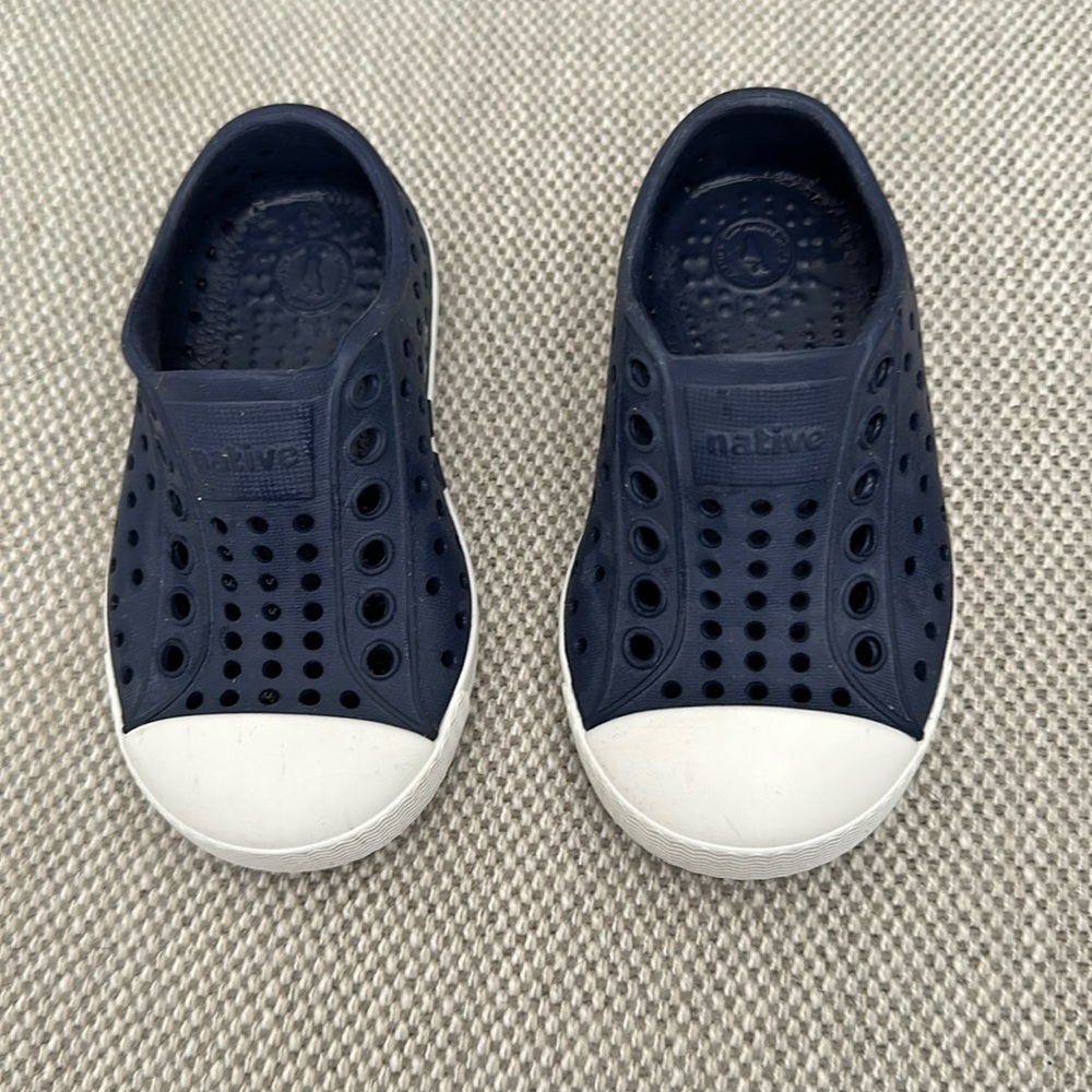 Native toddler shoes. Size five.